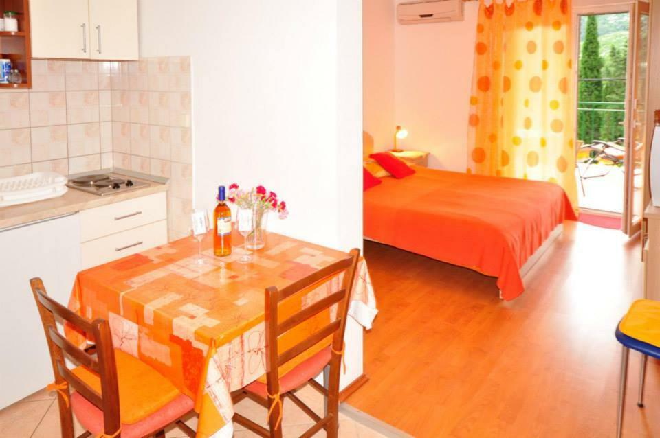 Apartments Franic โพลเช ภายนอก รูปภาพ